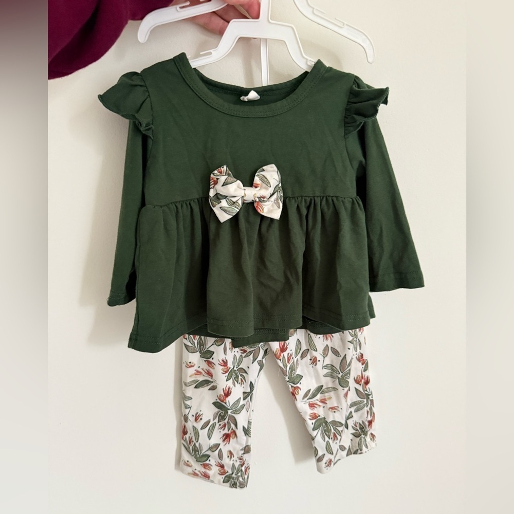 Shein Baby Girl 2 Piece Set Size 9 months Green Floral Holiday Winter Christmas